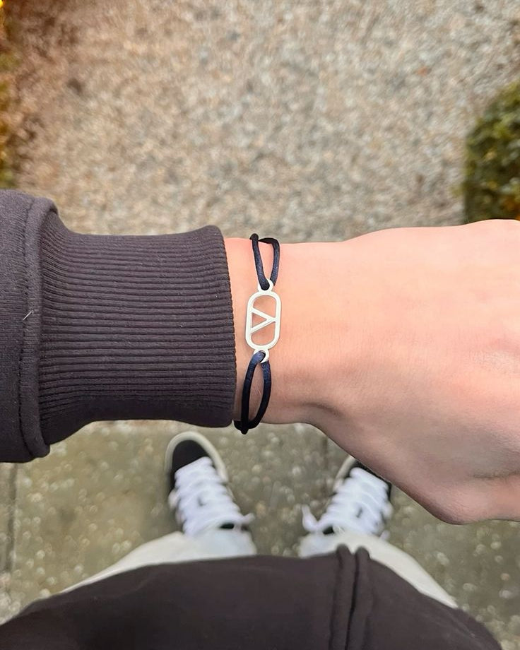 V | BRACELET